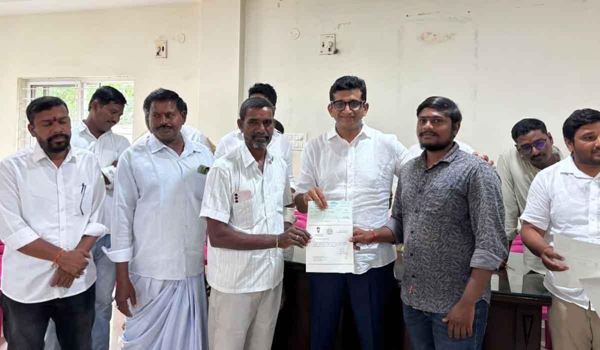 MLA Dr. Kalvakuntla Sanjay  | కేసీఆర్ పాలనలోనే తెలంగాణ సమగ్రాభివృద్ధి.. కోరుట్ల ఎమ్మెల్యే డాక్టర్ కల్వకుంట్ల సంజయ్