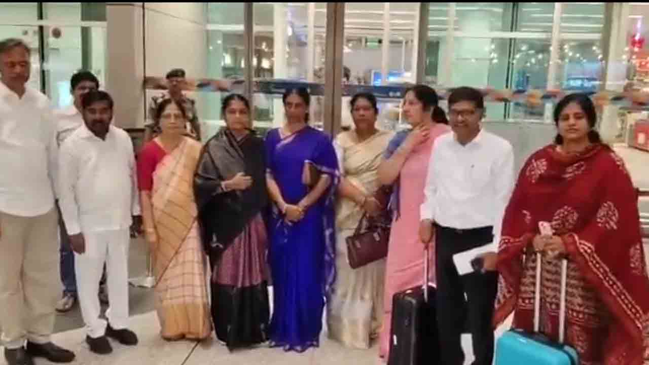 BRS MLAs | ఢిల్లీ చేరుకున్న బీఆర్‌ఎస్ ఎమ్మెల్యేలు.. రేపు జాతీయ మహిళా, మానవ హక్కుల కమిషన్‌కు ఫిర్యాదు..!