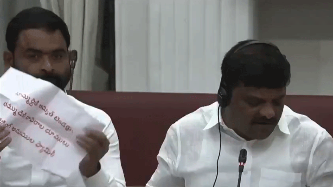 Viral video | బామ్మర్దికి అమృత్ టెండర్లు..! తమ్ముడికి రావిర్యాల భూములు శాసనమండలిలో ఎమ్మెల్సీ శంభీపూర్ రాజు వీడియో వైర‌ల్‌