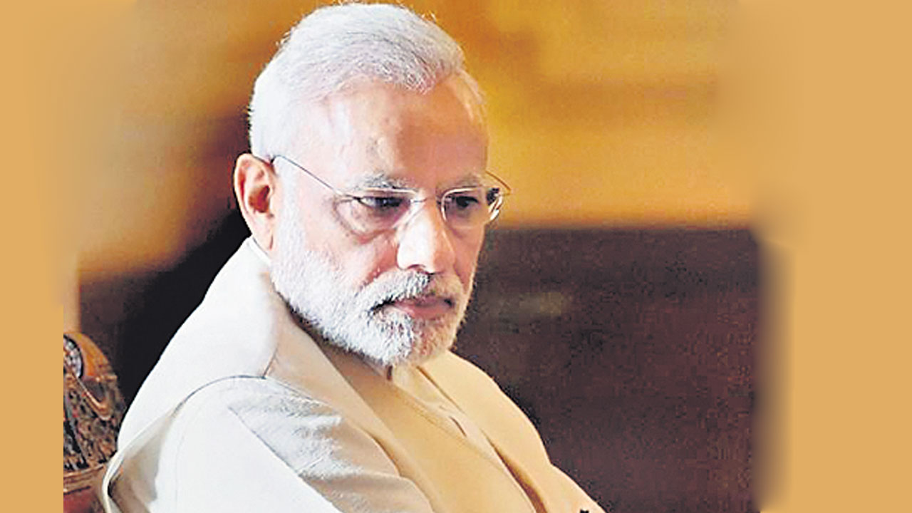 దిగజారుతున్న మోదీ ప్రతిష్ట