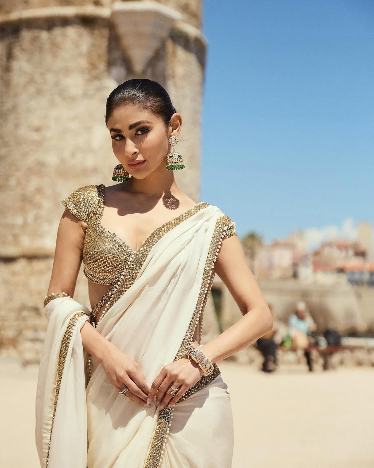 Mouni Roy17