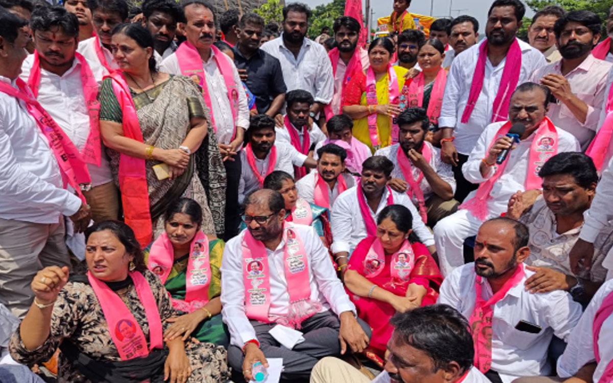 ‘పట్టా భూములుపై నిషేధం తొలగించే వరకు పోరాటం’