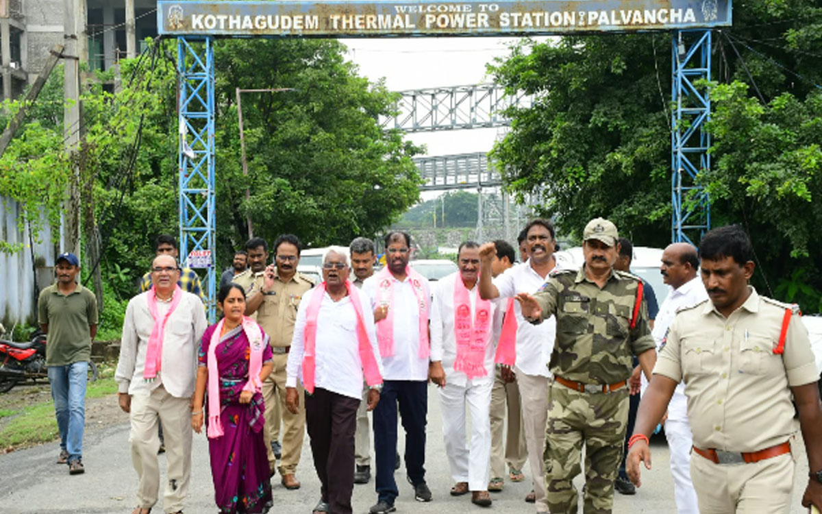 కేటీపీఎస్ వద్ద ఉద్రిక్తత.. బీఆర్ఎస్ బృందాన్ని అడ్డుకున్న పోలీసులు