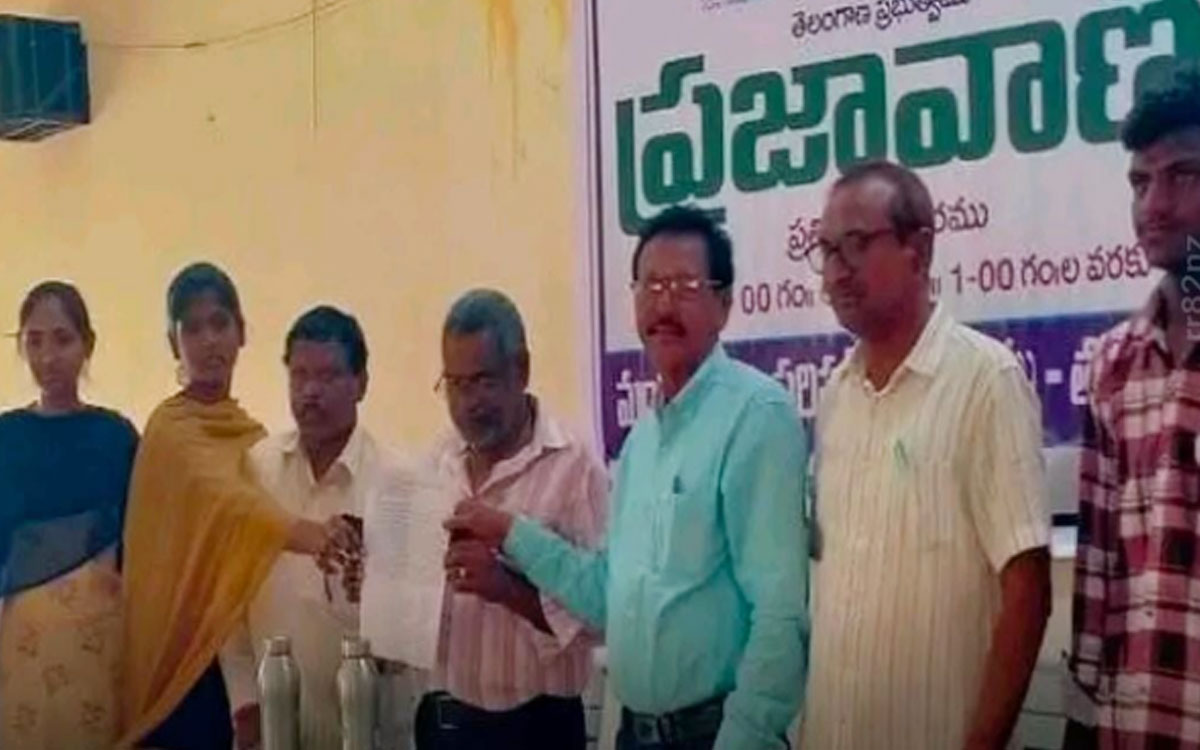 ‘కాలేజీ స‌మ‌యానుకూలంగా బ‌స్సులు న‌డ‌పాలి’