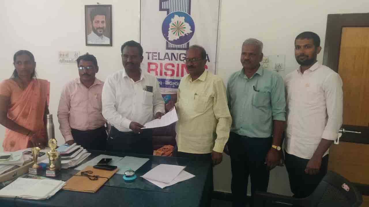మద్దూరు ఎంపీడీవోగా శ్రీనివాస్ బాధ్యతల స్వీకరణ
