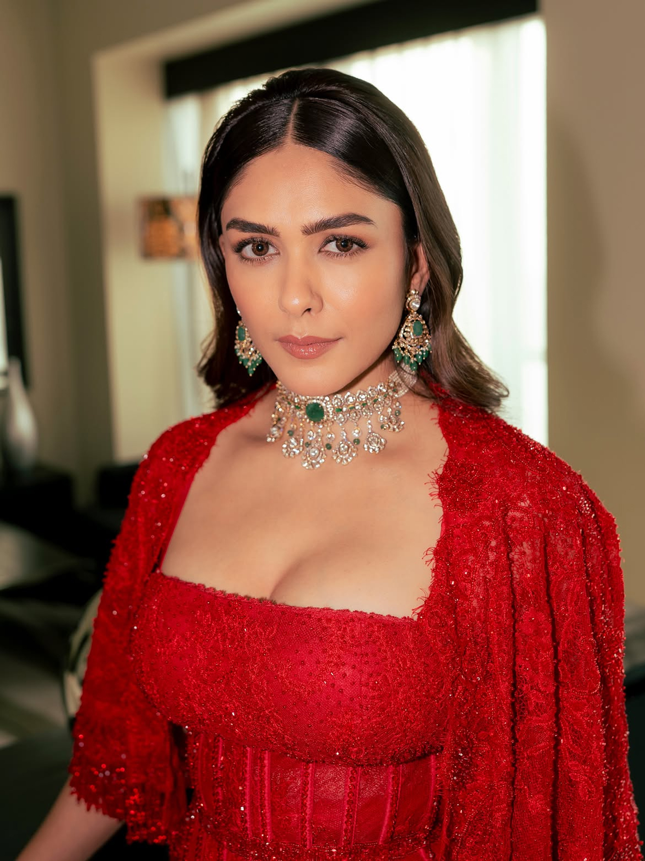 Mrunal Thakur9