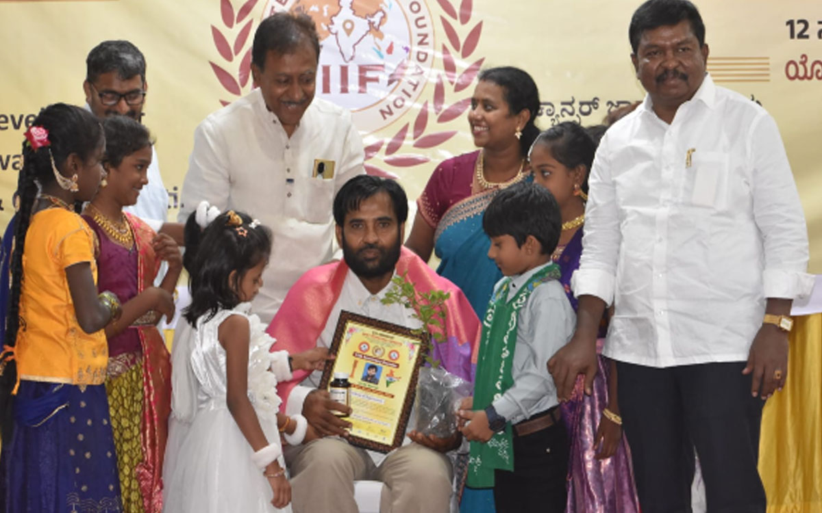 ప్రజా సేవకుడికి జాతీయ సేవారత్న పురస్కారం