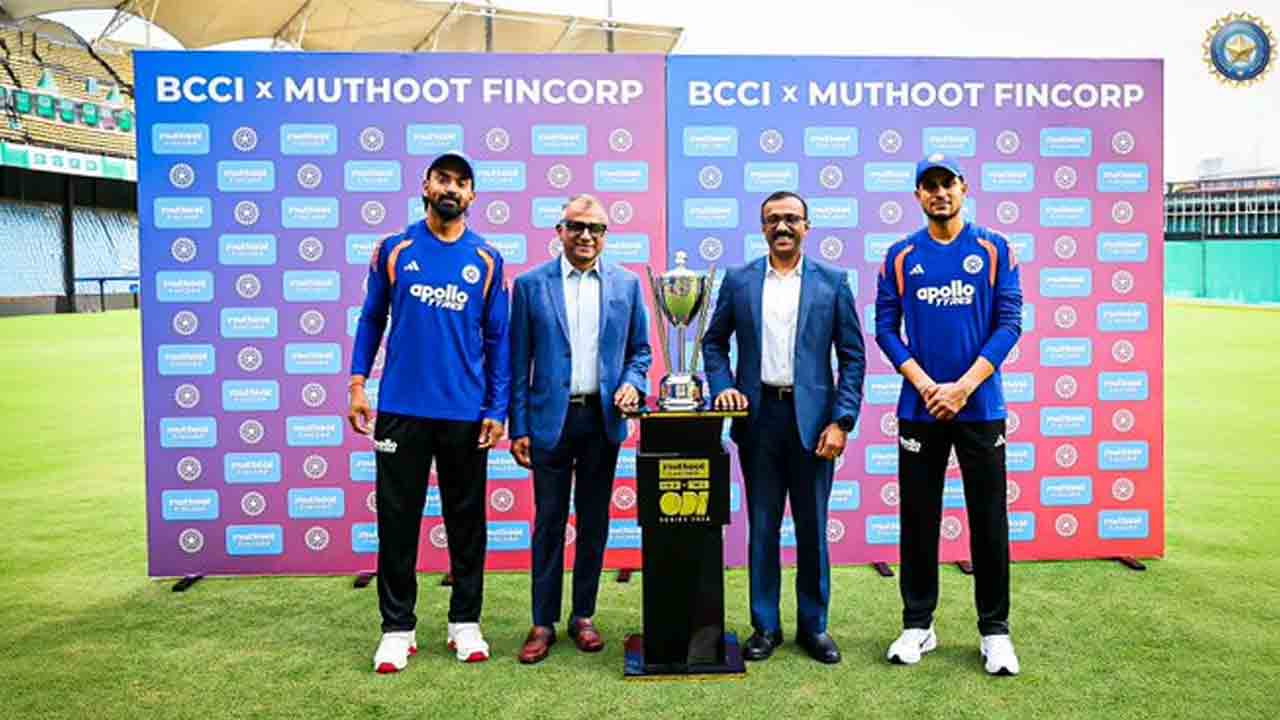 Muthoot Fincorp | టీమిండియా టైటిల్ స్పాన్సర్‌గా ‘ముత్తూట్’.. బ్యాటుపై క్రికెటర్ల సంతకాలు..!