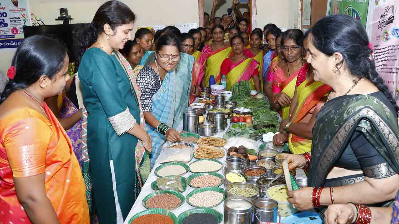 గర్భిణిలు, బాలింతలు పోషకాహారంపై శ్రద్ధ పెట్టాలి : కలెక్టర్ ప్రియాంక