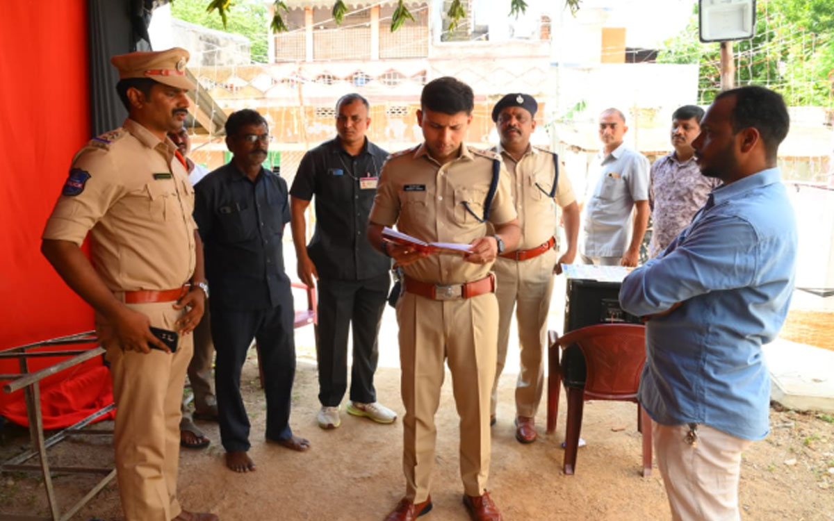 ‘భక్తిశ్రద్ధలు, సోదరభావంతో గణేష్ ఉత్సవాలను నిర్వహించాలి’