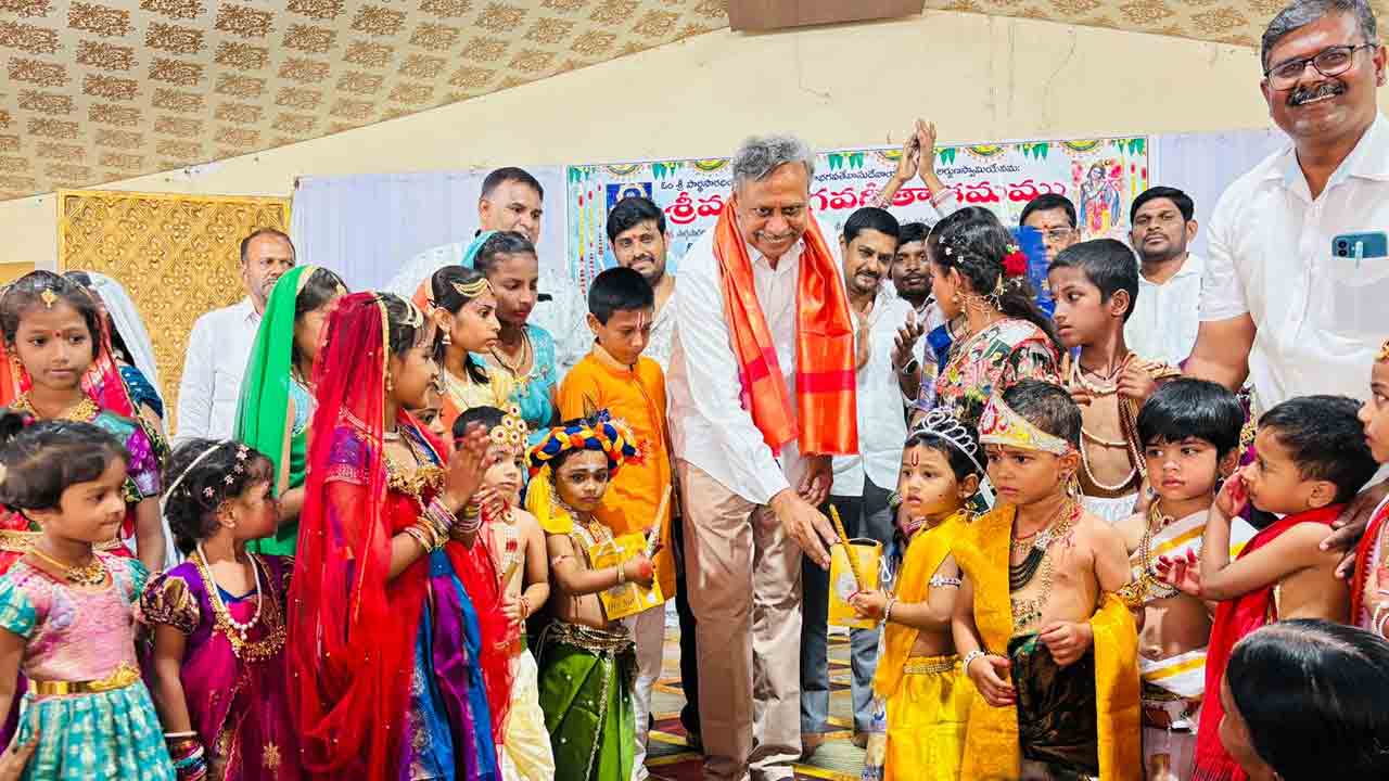 గీతాశ్రమంలో శ్రీకృష్ణాష్టమి వేడుకలు.. హాజరైన ఎమ్మెల్యే పల్లా రాజేశ్వర్ రెడ్డి