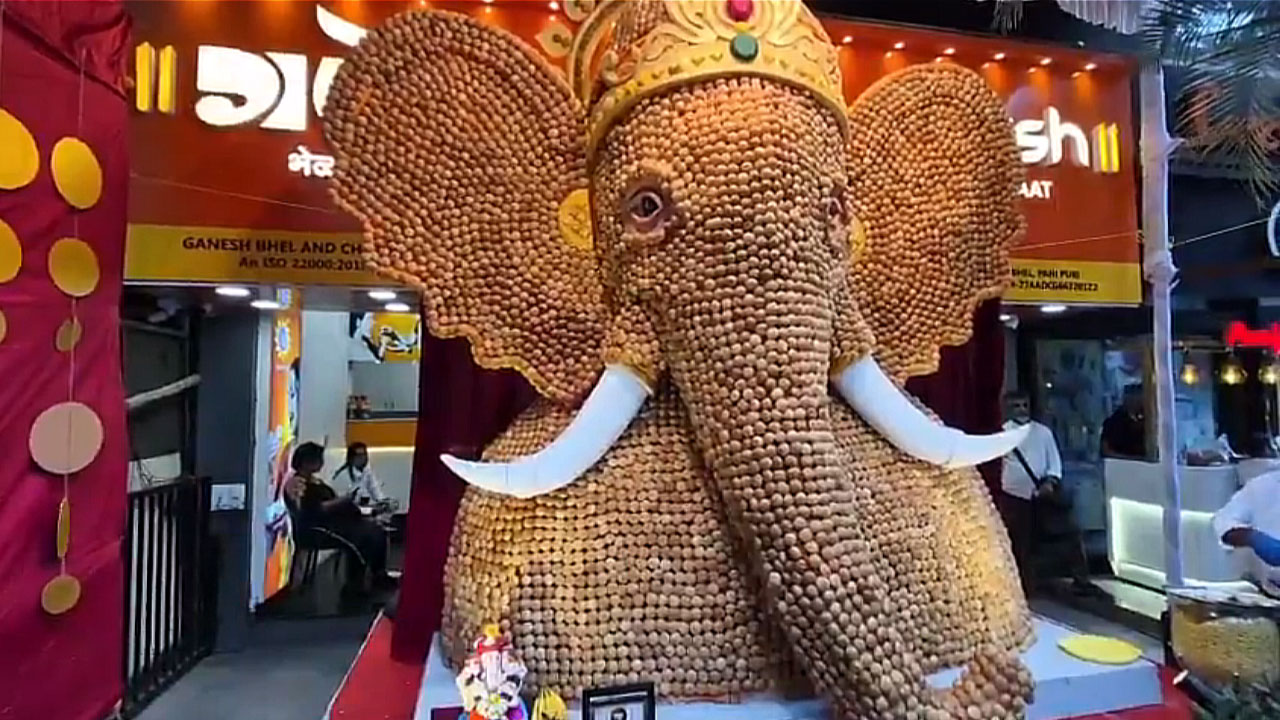 Ganesh Idol: 21వేల పానీపురిల‌తో 13 అడుగుల ఎత్తైన గ‌ణేశుడు