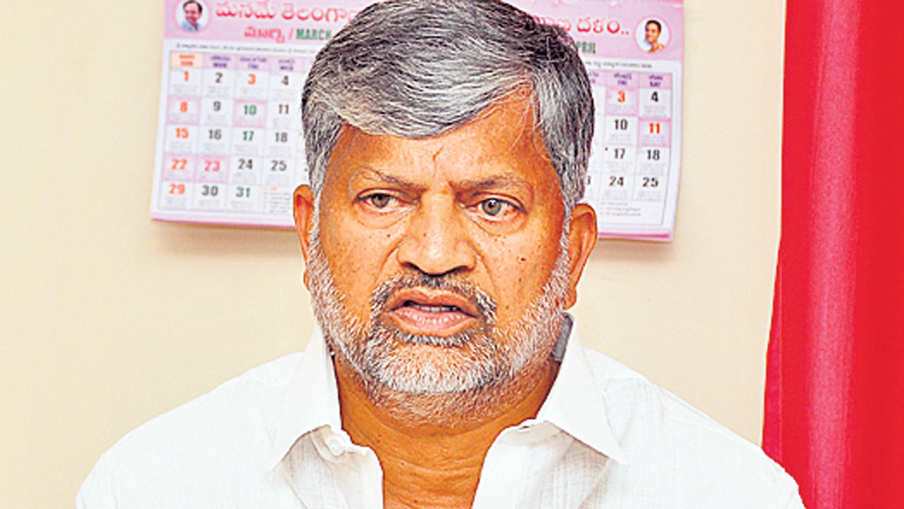 గురుకులాల్లో సిబ్బంది లేకుండా బోధన ఎలా?