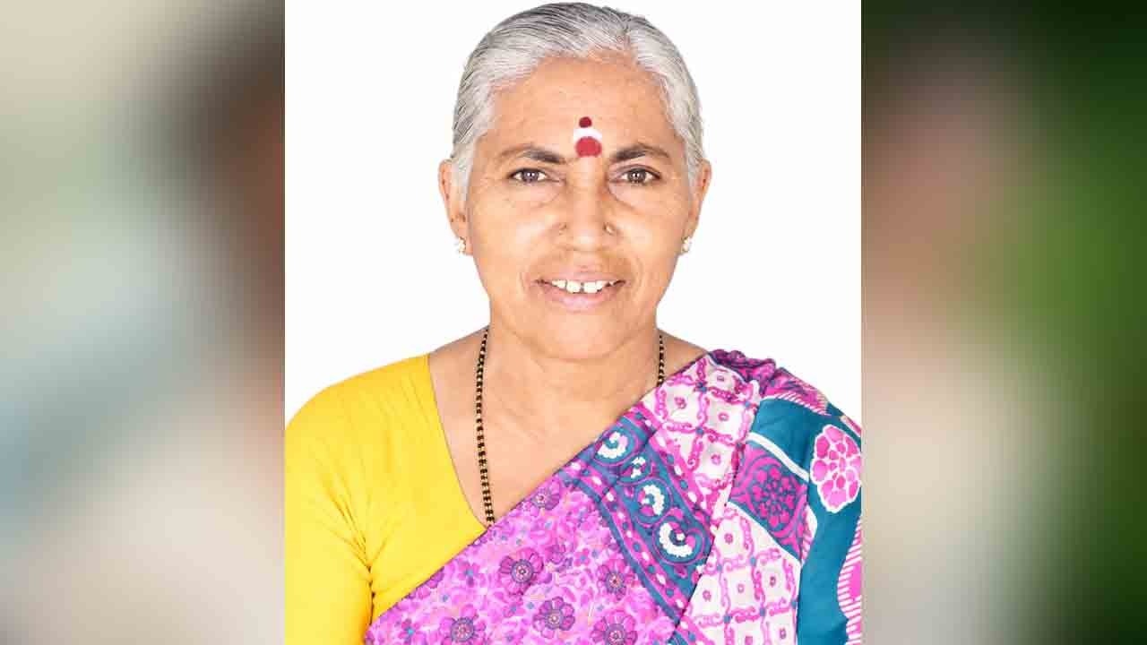 బాలరాజుపల్లిలో విషాదం.. పిడుగుపాటుకు మ‌హిళ మృతి