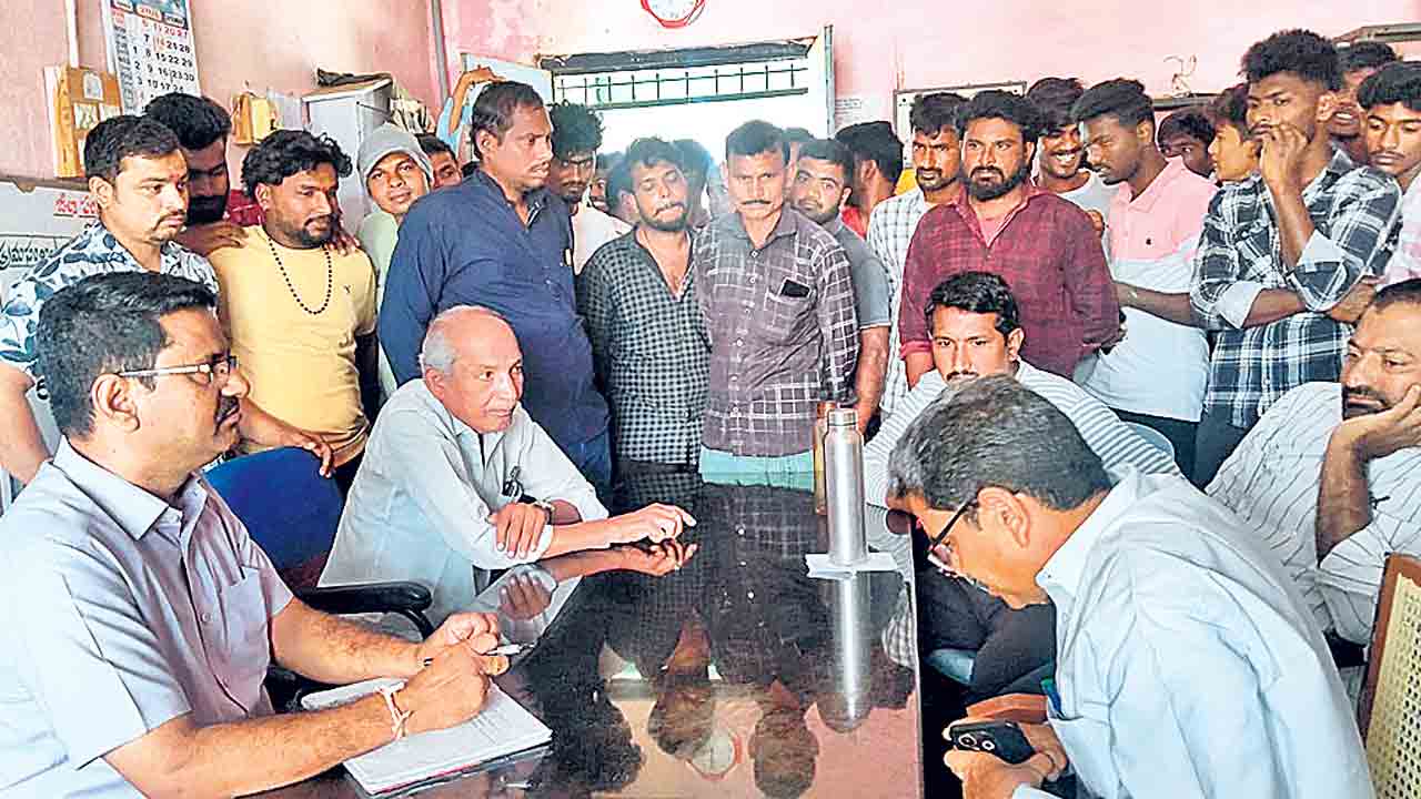 కీచక వ్యాయామ ఉపాధ్యాయుడిపై వేటు