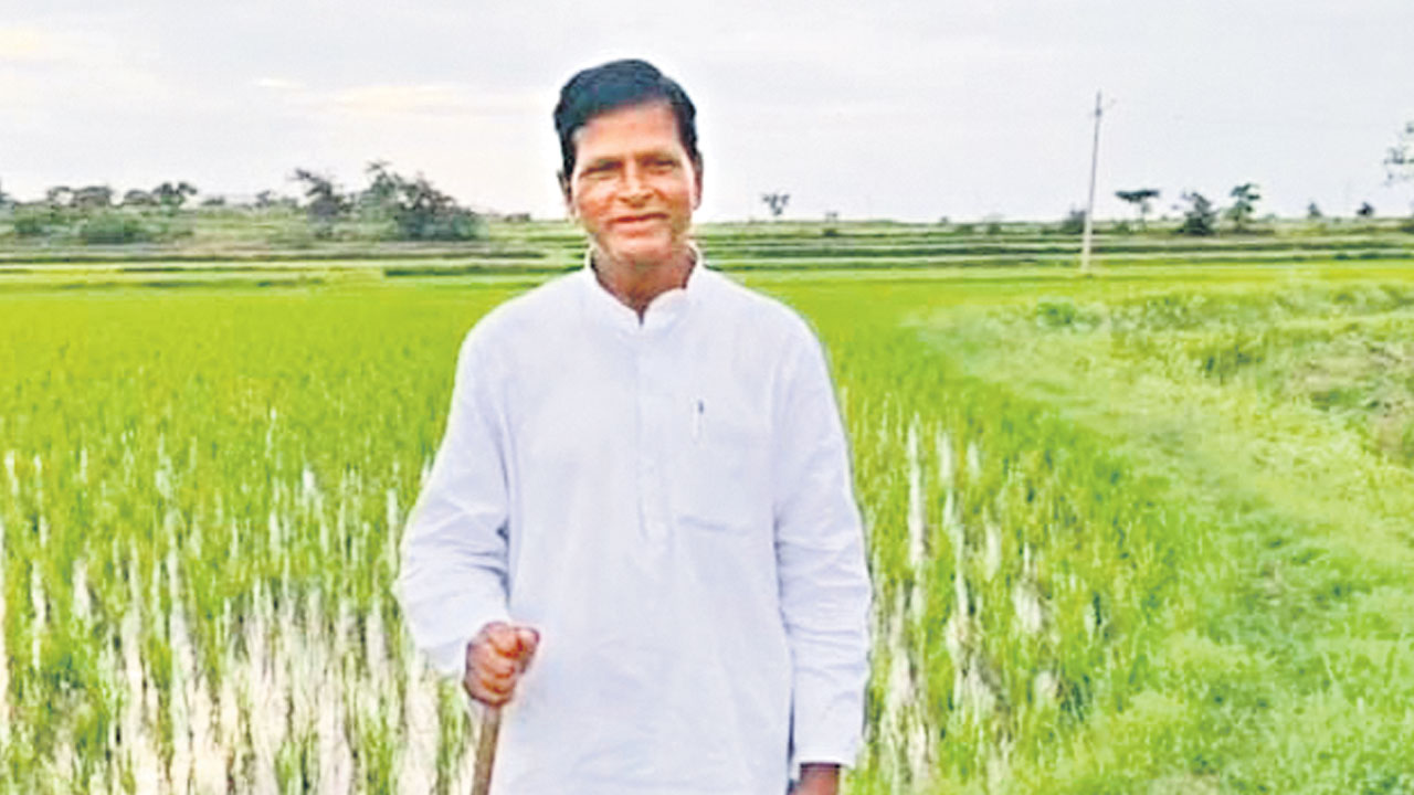 ఒక్కపోటుతో కూల్చేశారు