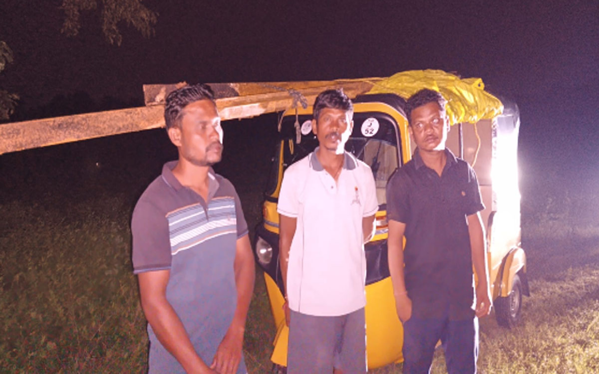 ఆలయ పైపుల చోరీకి యత్నం.. దొంగలను పట్టుకున్న గ్రామస్తులు