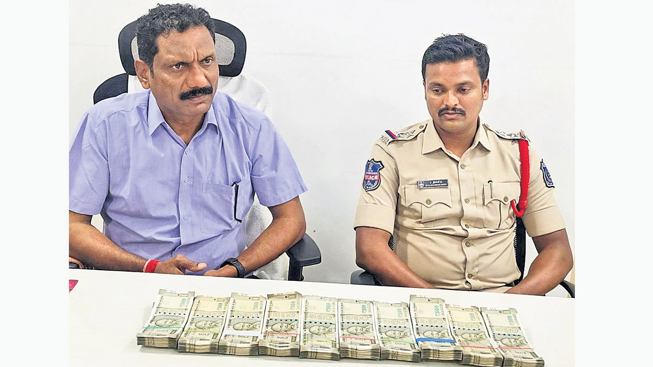 ఏసీబీకి చిక్కిన కీసర సీఐ, ఎస్‌ఐ