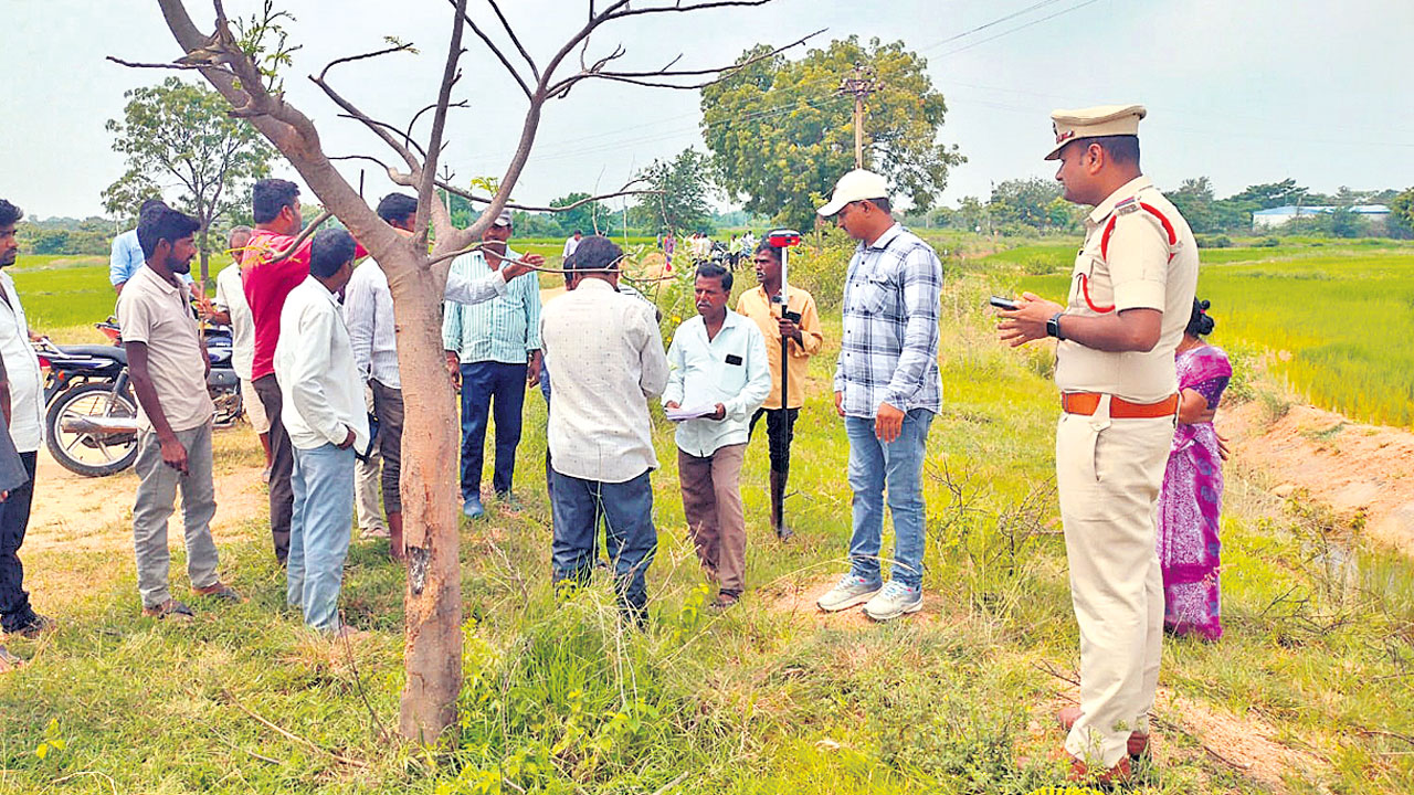ఎర్రవల్లి దళిత రైతుల్లో టెన్షన్‌