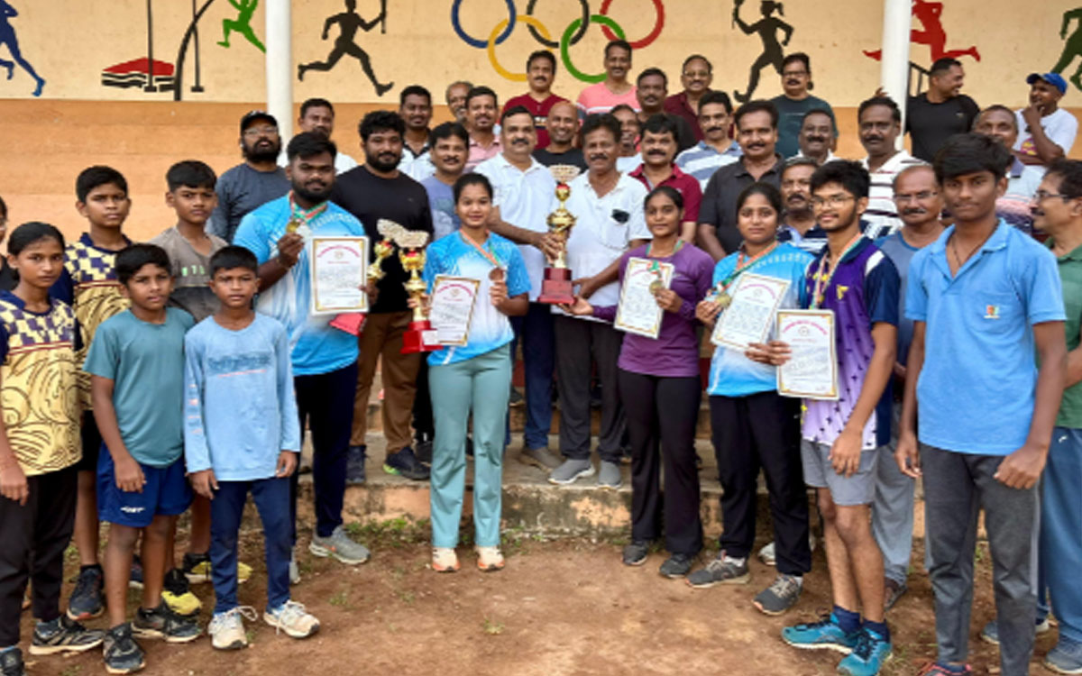 రాష్ట్ర స్థాయి అథ్లెటిక్స్‌లో పతకాలు సాధించిన క్రీడాకారులకు ఘన సత్కారం