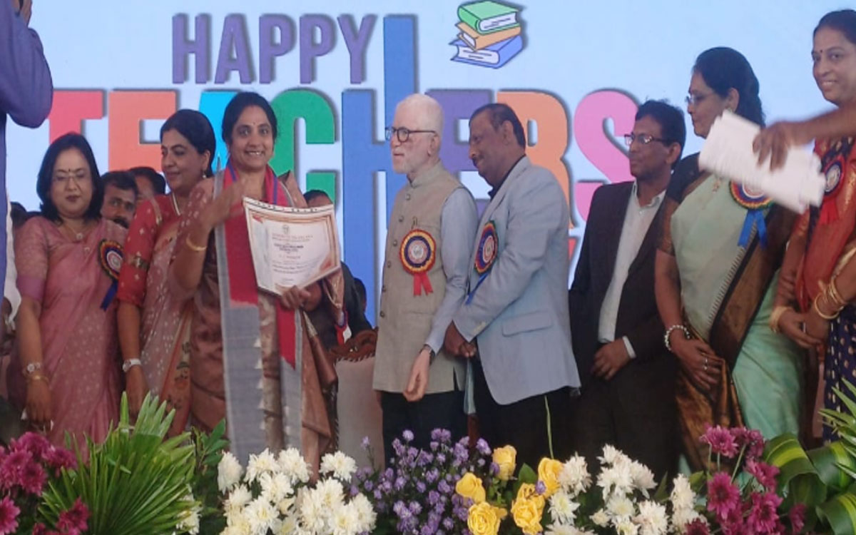 డా. వై. ప్రశాంతికి రాష్ట్ర ఉత్తమ ఉపాధ్యాయ పురస్కారం