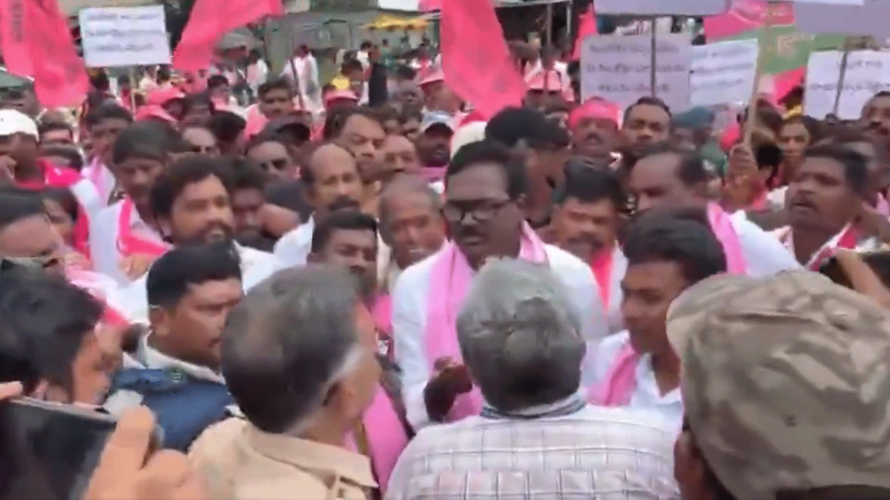 భద్రాద్రి థర్మల్ పవర్ ప్లాంట్ వద్ద ఉద్రిక్తత.. బీఆర్ఎస్ బృందాన్ని అడ్డుకున్న పోలీసులు : వీడియో