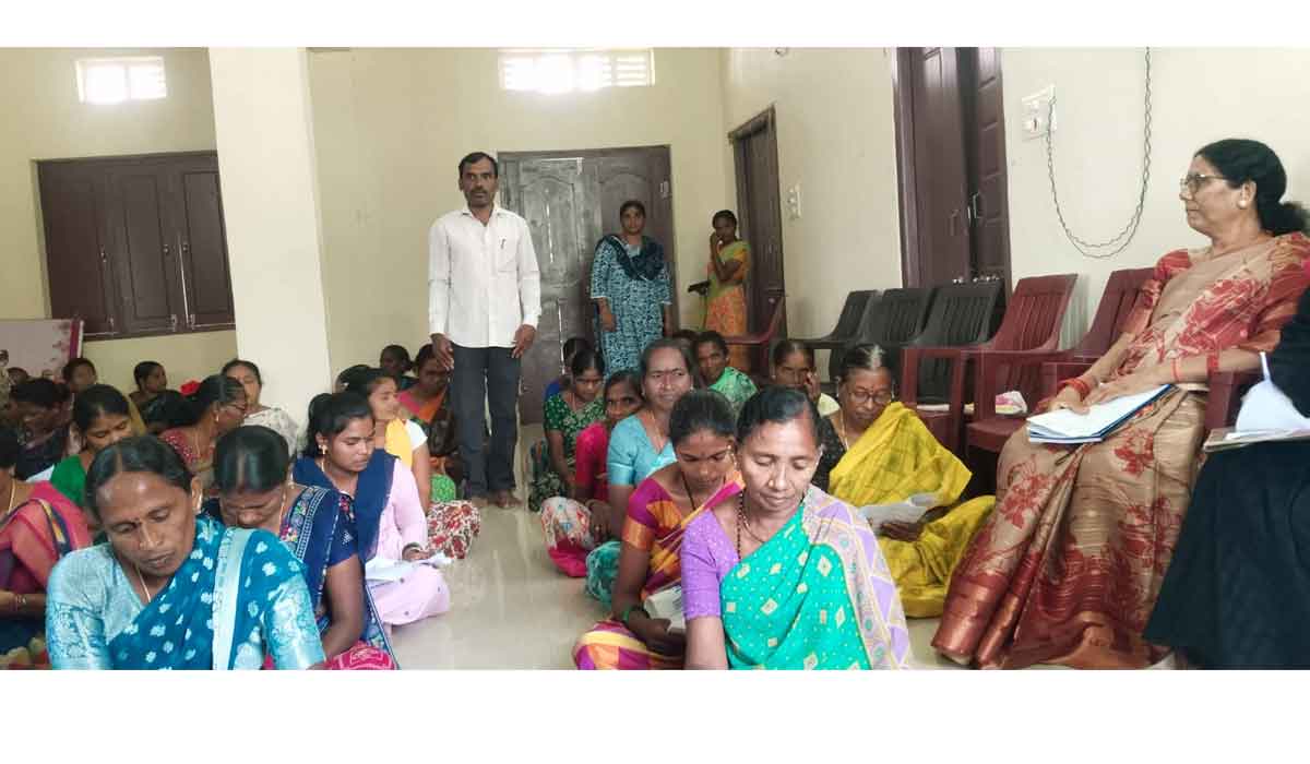 Dharmaram | ఉల్లాస్ పరీక్ష రాసిన నిరక్షరాస్య మహిళలు.. పరీక్షకు హాజరైన ధర్మారం సర్పంచ్