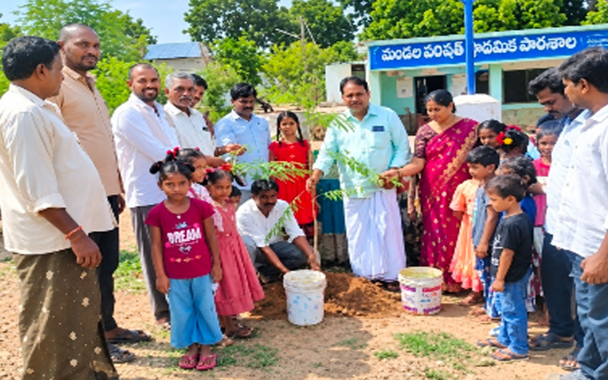'వన మహోత్సవంలో ప్రతి ఒక్కరూ భాగస్వాములు కావాలి'