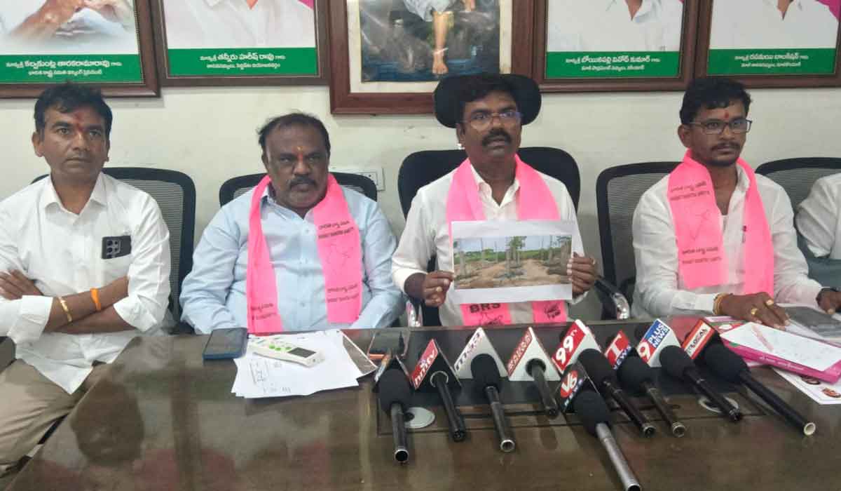 Rasamayi Balakishan | బిల్డింగ్ కట్టడం చేత కాదు.. రాజకీయాలు చేస్తున్నావ్.. మానకొండూరు కవ్వంపల్లిపై రసమయి ధ్వజం