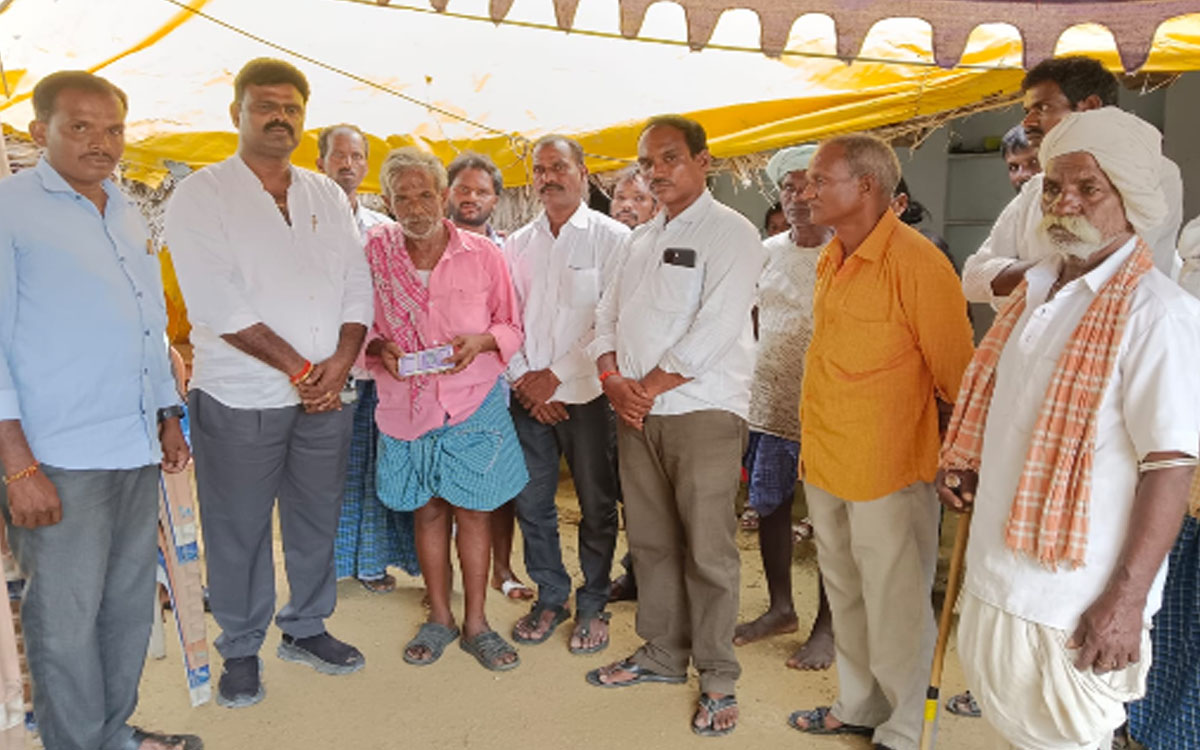 'కార్యకర్తల కుటుంబానికి పార్టీ అండగా ఉంటుంది'