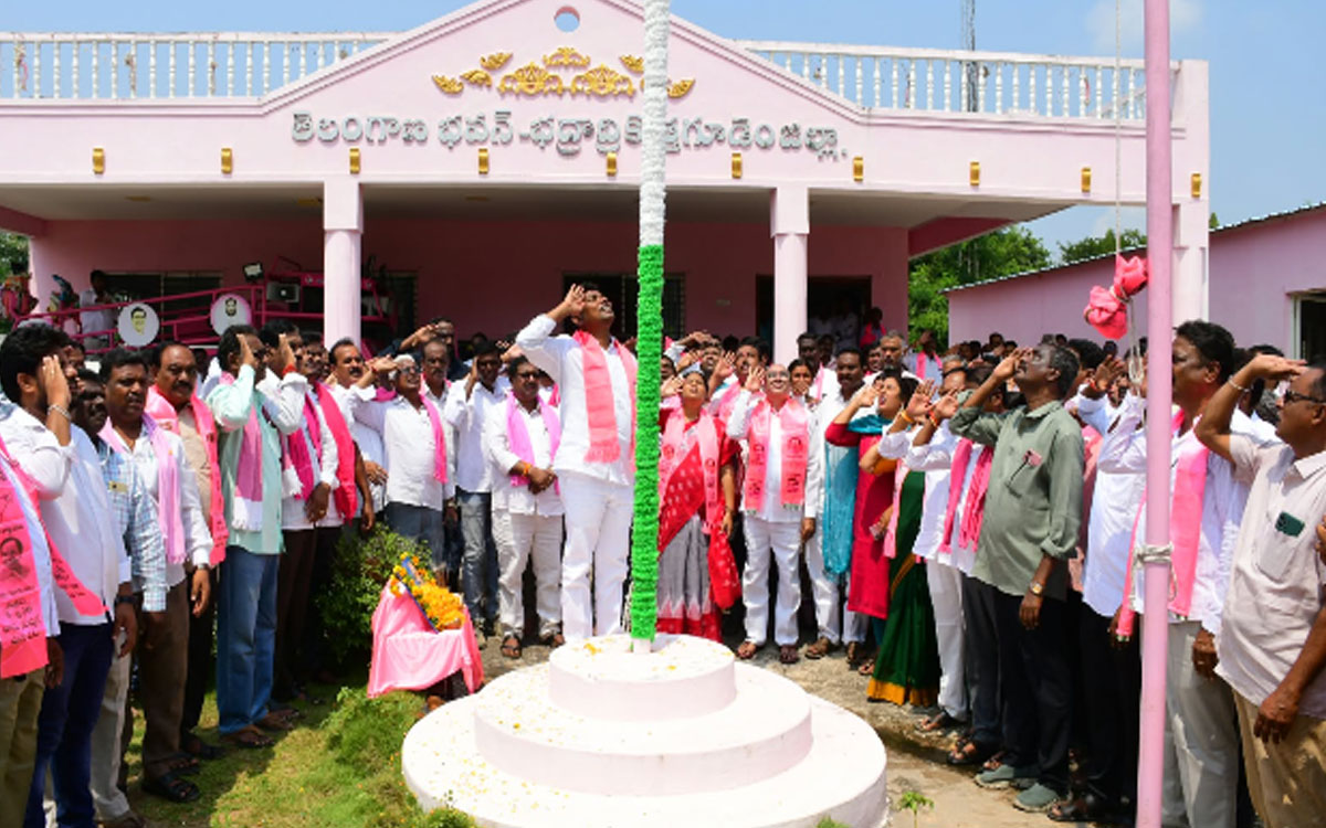 ‘అట్టడుగు వర్గాలకు అభివృద్ధి ఫ‌లాలు కేసీఆర్‌తోనే సాధ్యం’