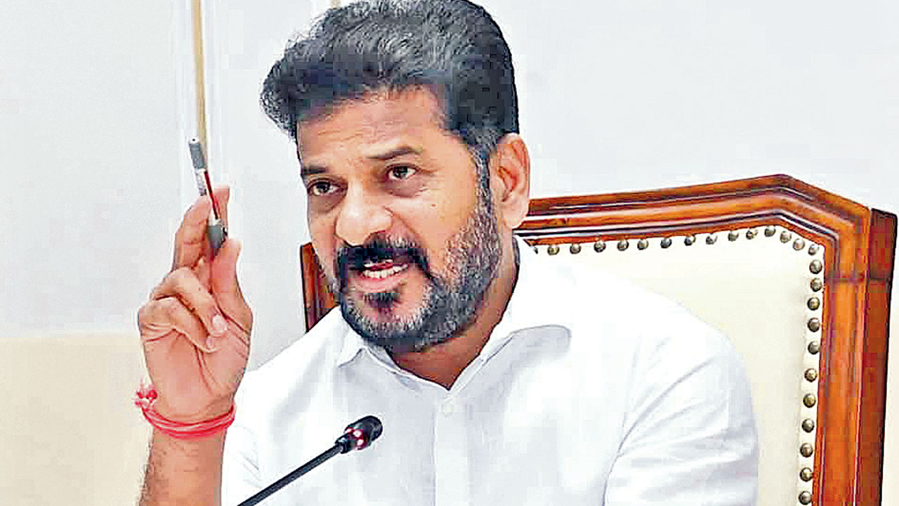 స్కూళ్లు తెరిచిన రోజే యూనిఫామ్‌: సీఎం