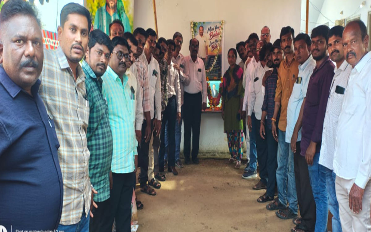 పుల్లారావు కుటుంబానికి గ్రామీణ వైద్యుల ఆర్థిక సాయం
