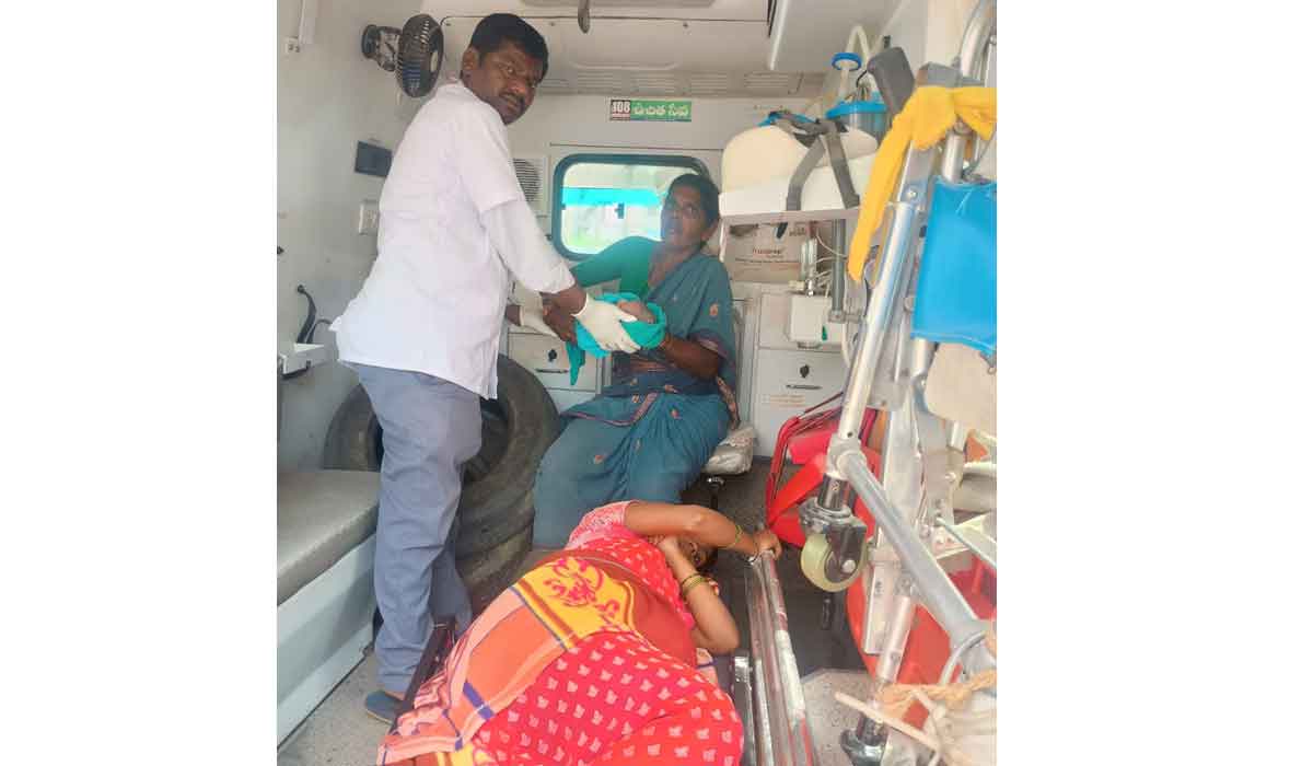 Bichkunda | ఆంబులెన్స్‌లో మహిళా ప్రసవం.. తల్లీబిడ్డా క్షేమం