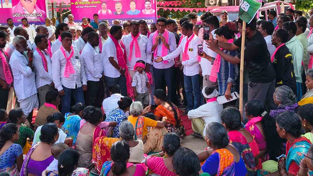 కాంగ్రెస్ పాలనలో గ్రామాల్లో విధ్వంసం : ఎమ్మెల్యే  సంజయ్ కల్వకుంట్ల