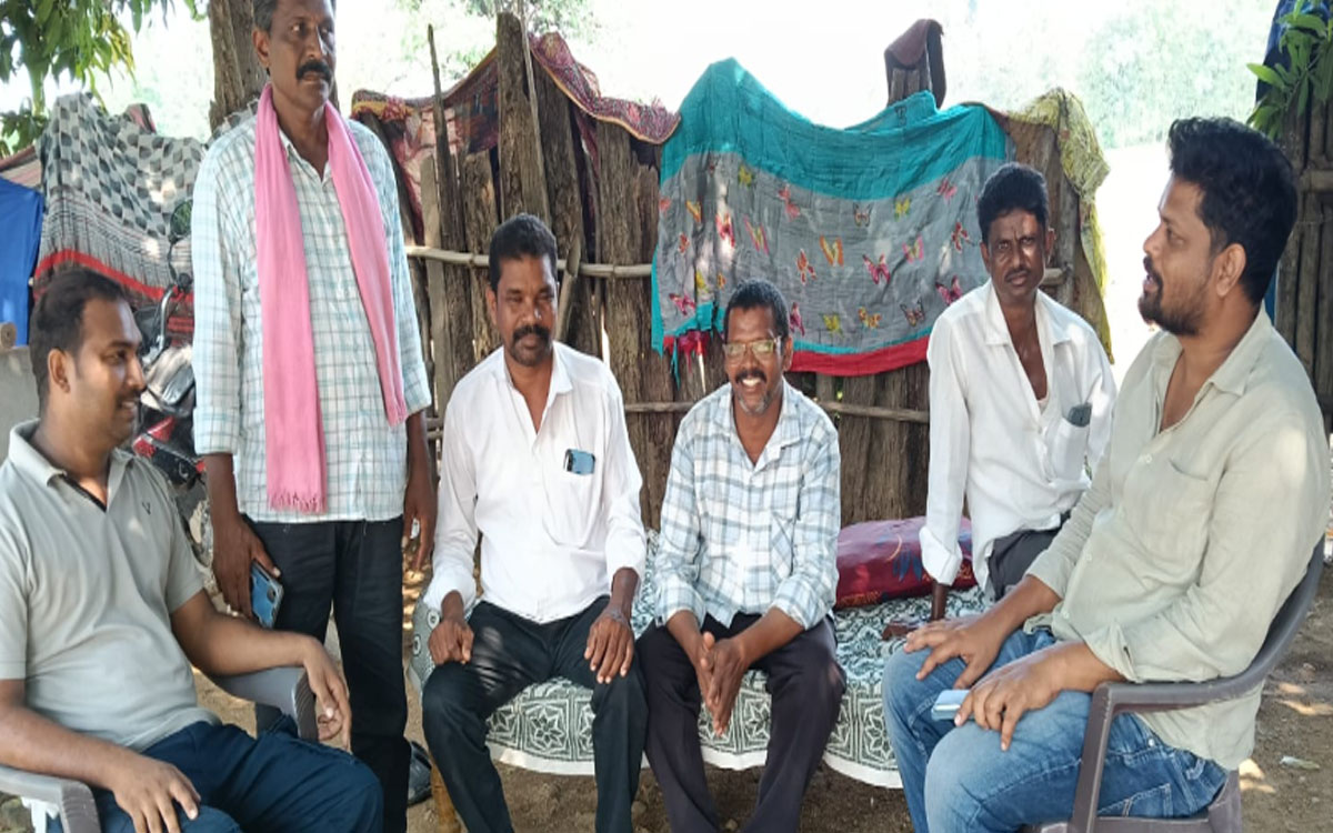 చినబండిరేవు సర్పంచ్‌కు బీఆర్‌ఎస్ నాయకుల ప‌రామ‌ర్శ‌