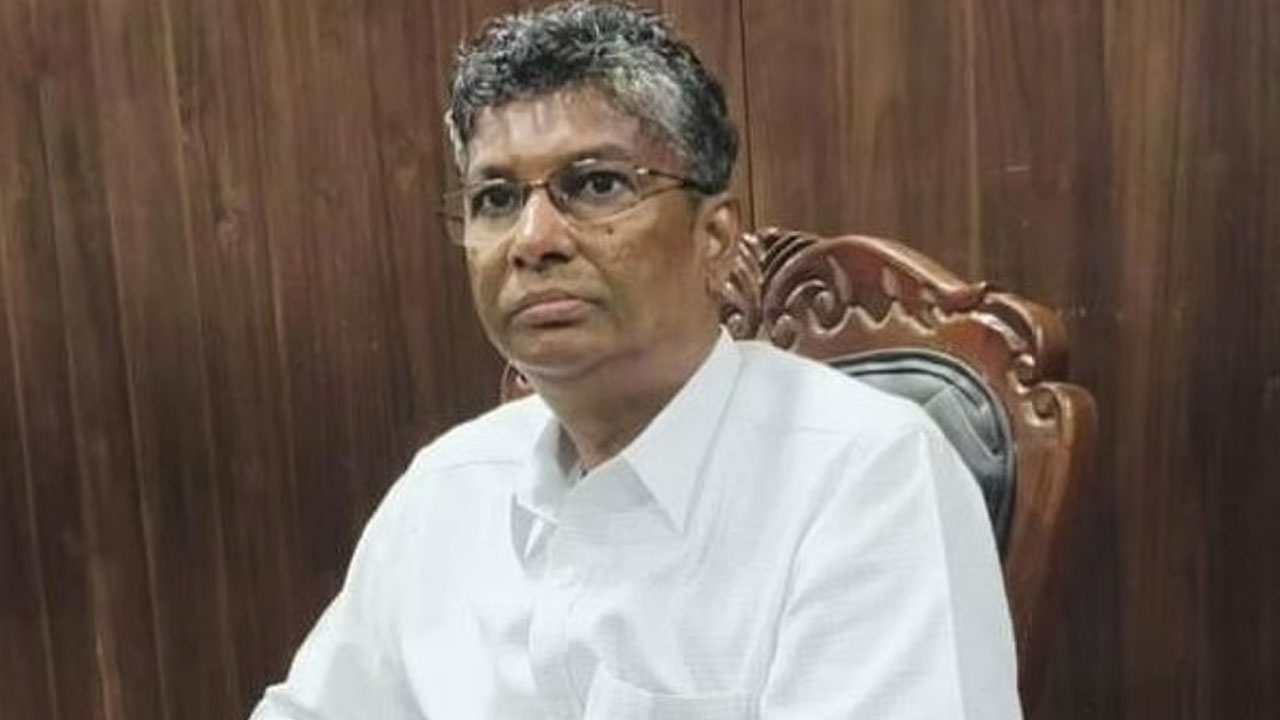Satish Jarkiholi: క‌ర్నాట‌క మంత్రి స‌తీశ్‌, ఎంపీ ప్రియాంకా ఇంట్లో ఈడీ సోదాలు