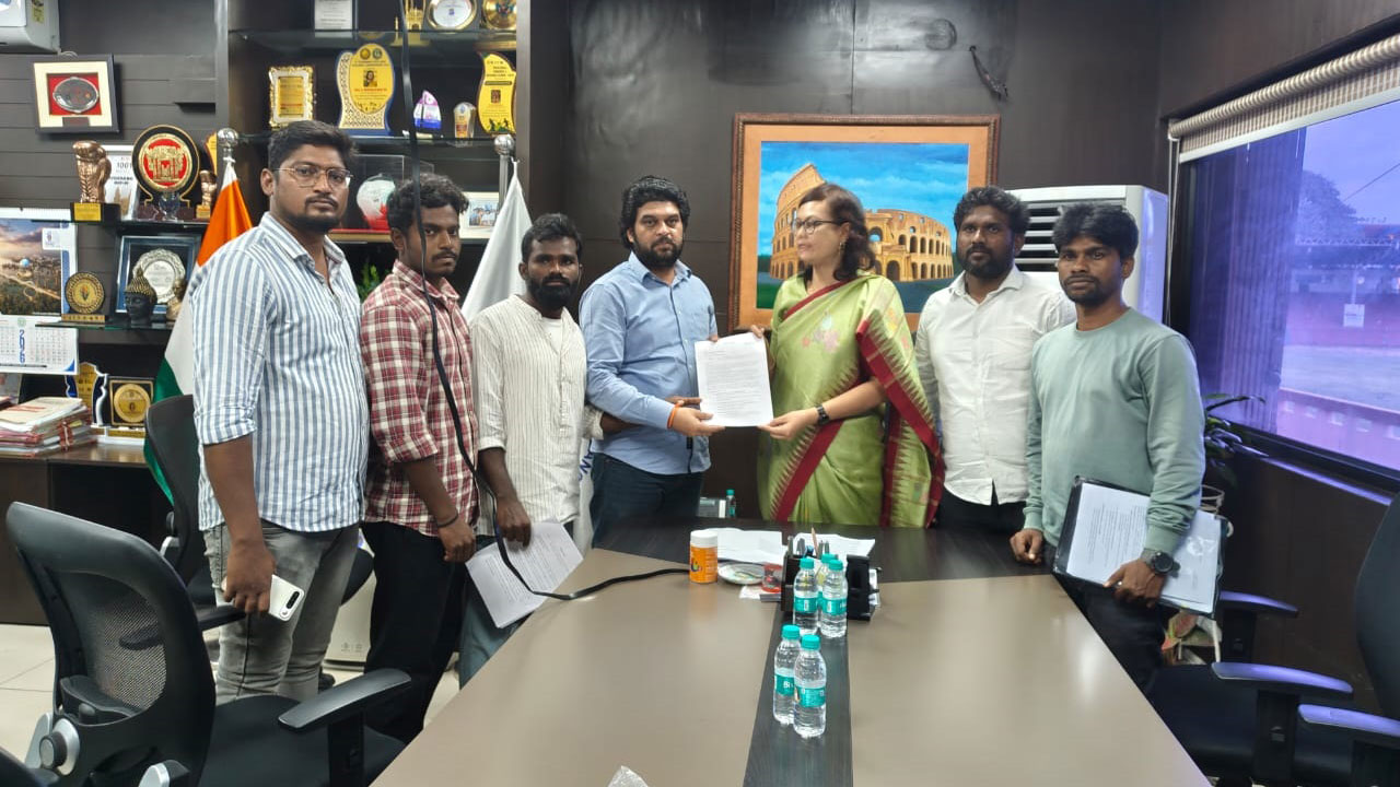 పెంచిన కోచింగ్‌ ఫీజులను తగ్గించాలి