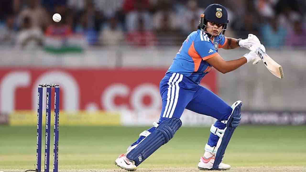 INDW vs SLW | 21వ అర్ధశతకం బాదేసిన షఫాలీ.. మంధాన జోరుతో లంక బౌలర్లు డీలా‌..!