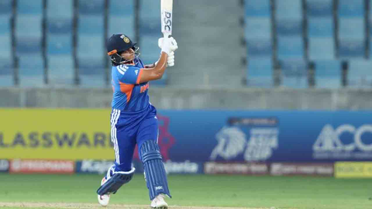 INDW vs BANW | షఫాలీ మెరుపు అర్ధ శతకం.. బంగ్లా ముందు భారీ లక్ష్యం..!