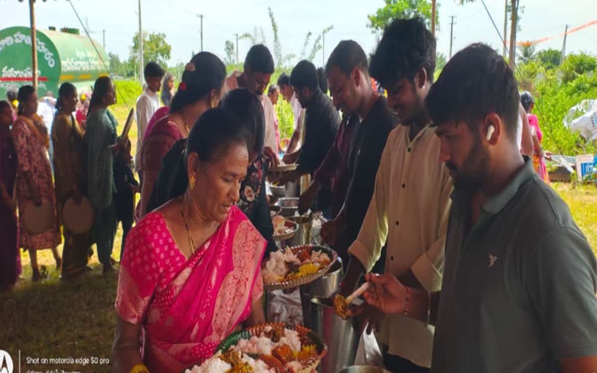 శాంతినగర్లో వైభవంగా గ్రామ దేవతల విగ్రహ ప్రతిష్ఠ