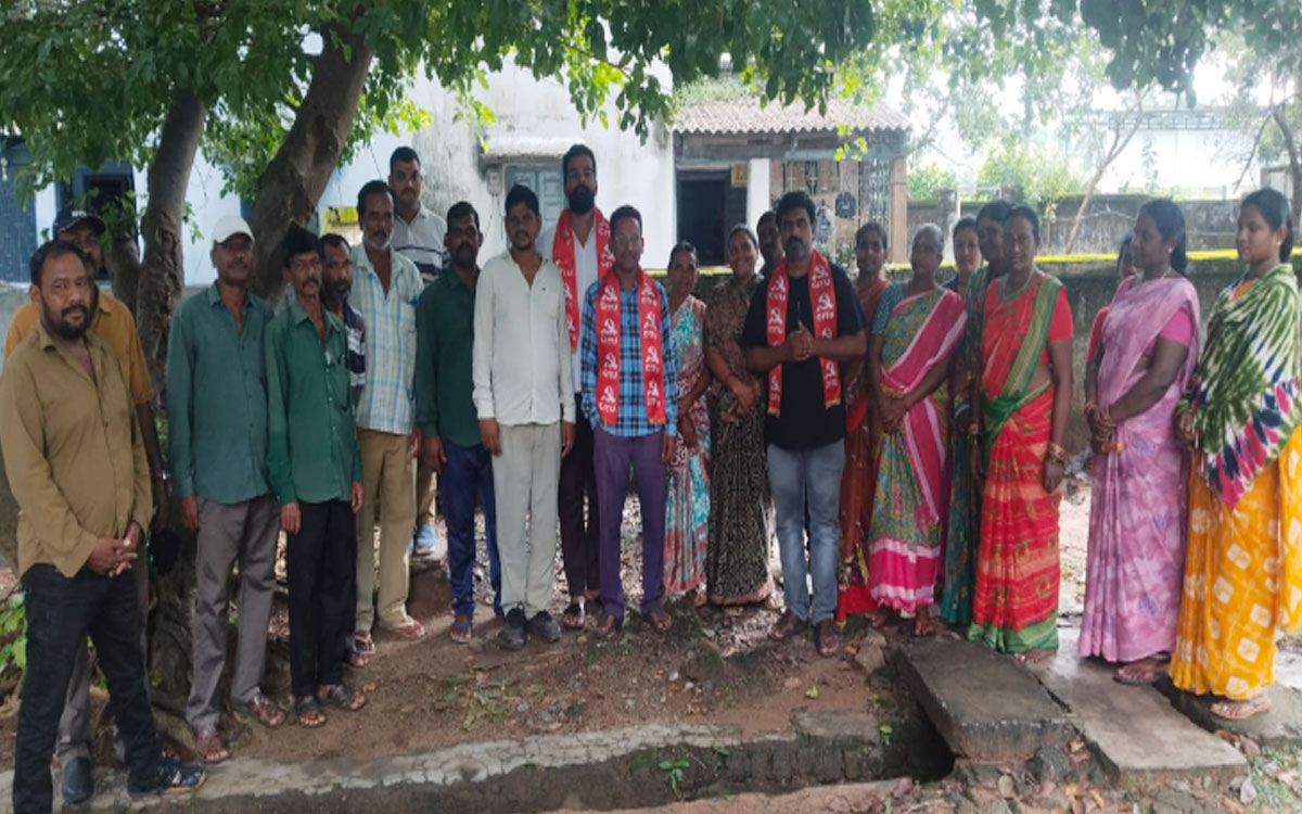 ‘కాంట్రాక్టు కార్మికులు బానిసలు కాదు’