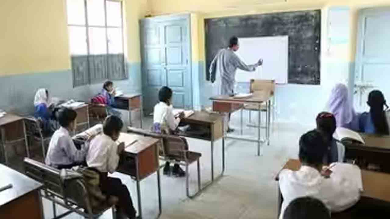 సీఎం జిల్లాలో టీచర్స్‌ కొరత!