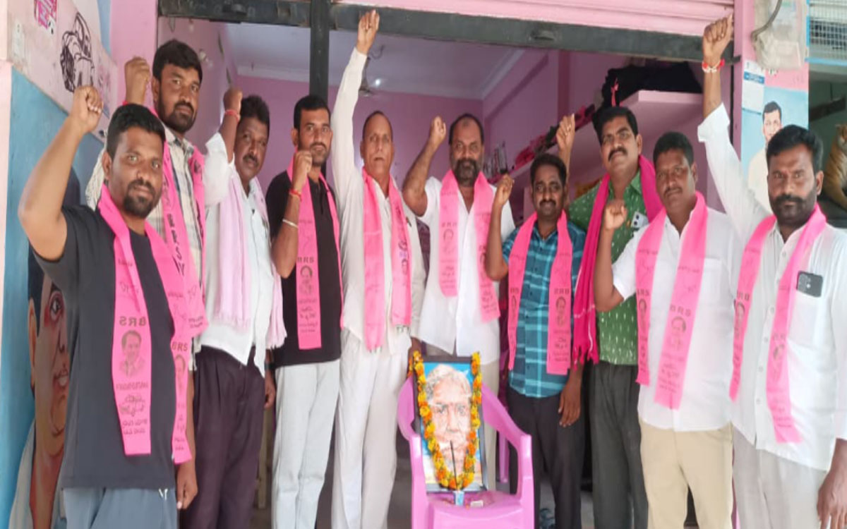 'బీఆర్ఎస్ ఎమ్మెల్యేలపై సస్పెన్షన్ ఎత్తివేయాలి'
