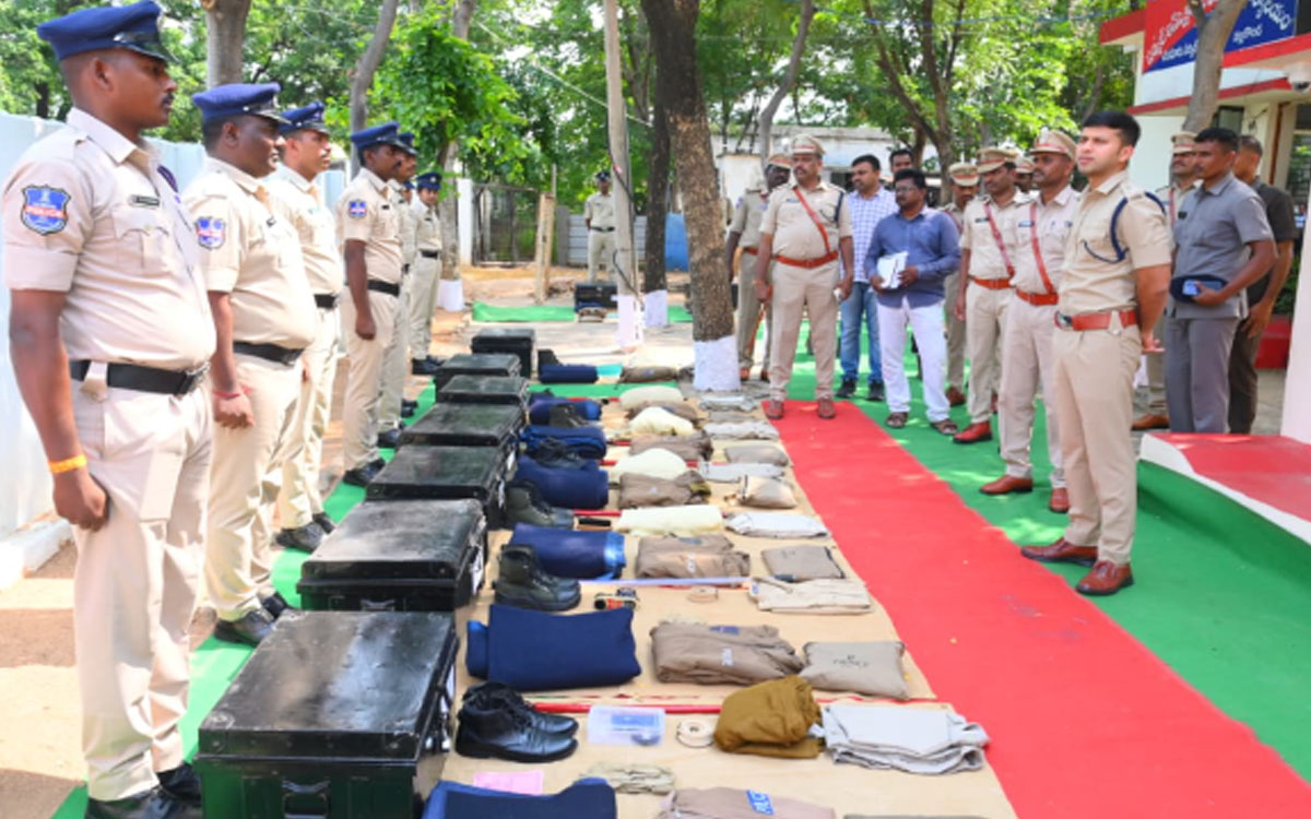ప్రజలకు మెరుగైన సేవలు అందించాలి : ఎస్పీ శరత్ చంద్ర పవార్
