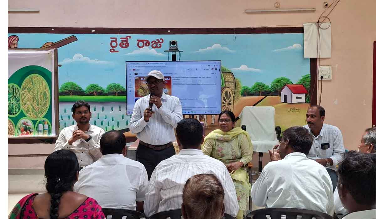 Huzurabad | అధికారులు రైతులకు అందుబాటులో ఉండాలి.. కరీంనగర్ జిల్లా వ్యవసాయ అధికారి చత్రు నాయక్