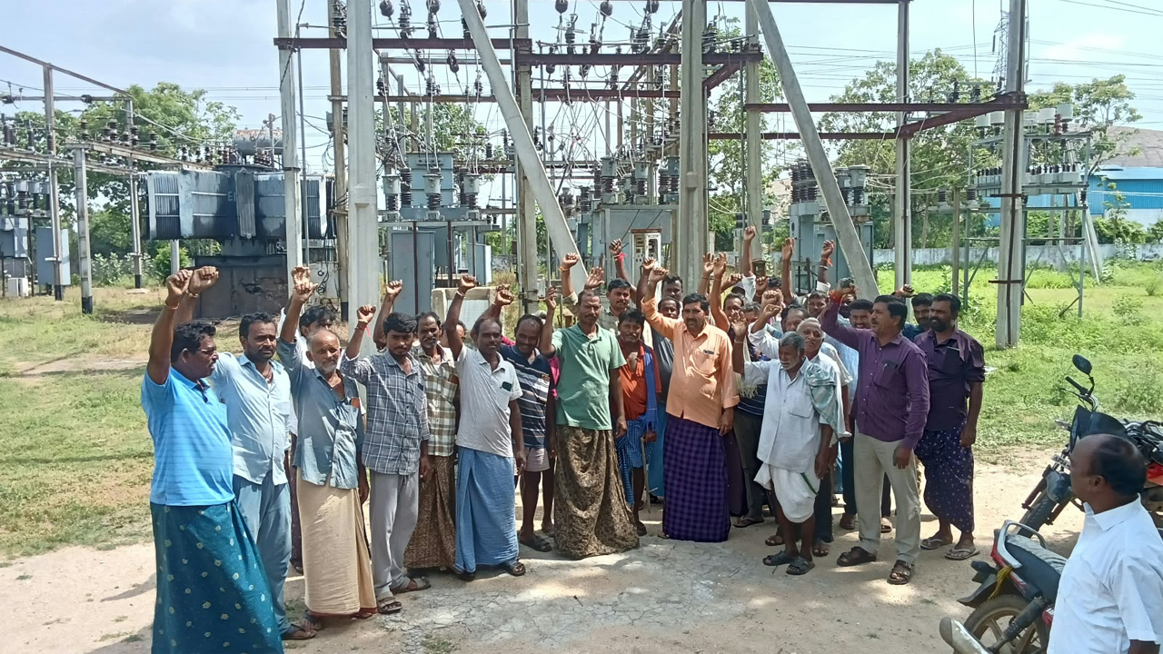 కరెంటు కోసం అన్నదాతల కష్టాలు.. మోతే లాల్‌తండా, బిక్య తండా రైతుల ఆందోళన