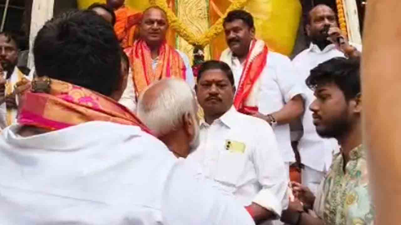 ఖైరతాబాద్‌ వినాయుడిని దర్శించుకున్న ఎమ్మెల్యే తలసాని