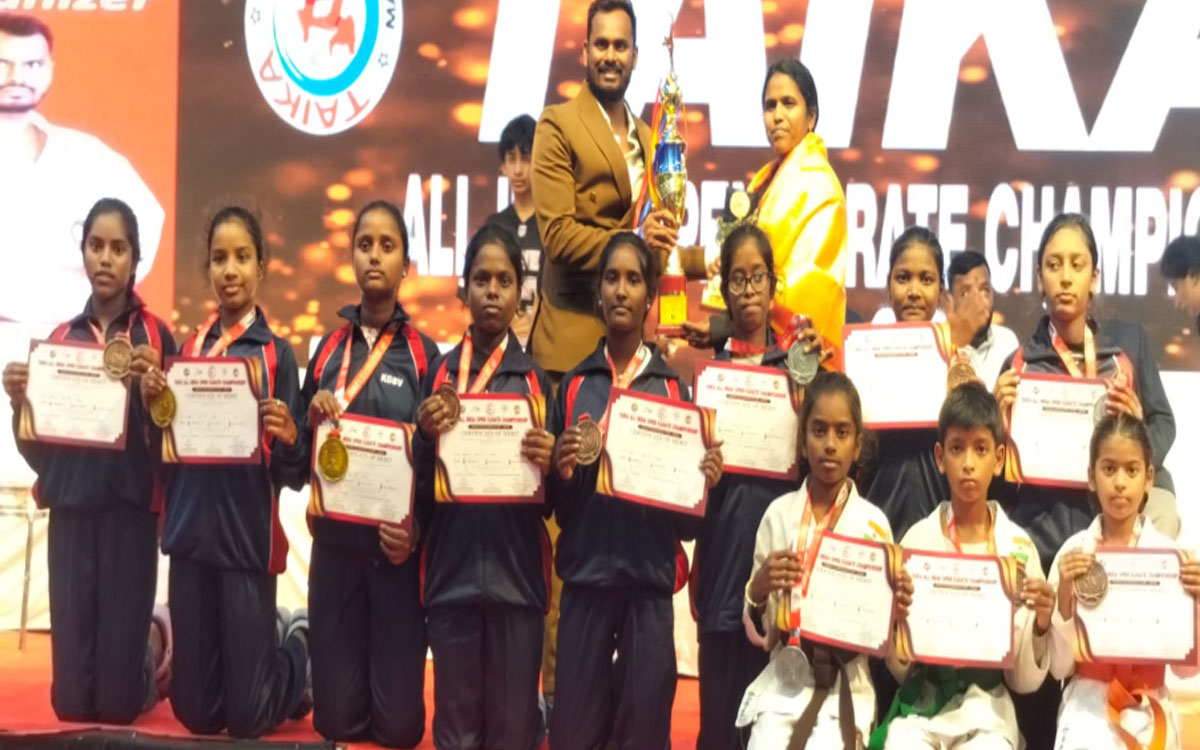 జాతీయ కరాటే పోటీల్లో తుంగతుర్తి విద్యార్థుల సత్తా