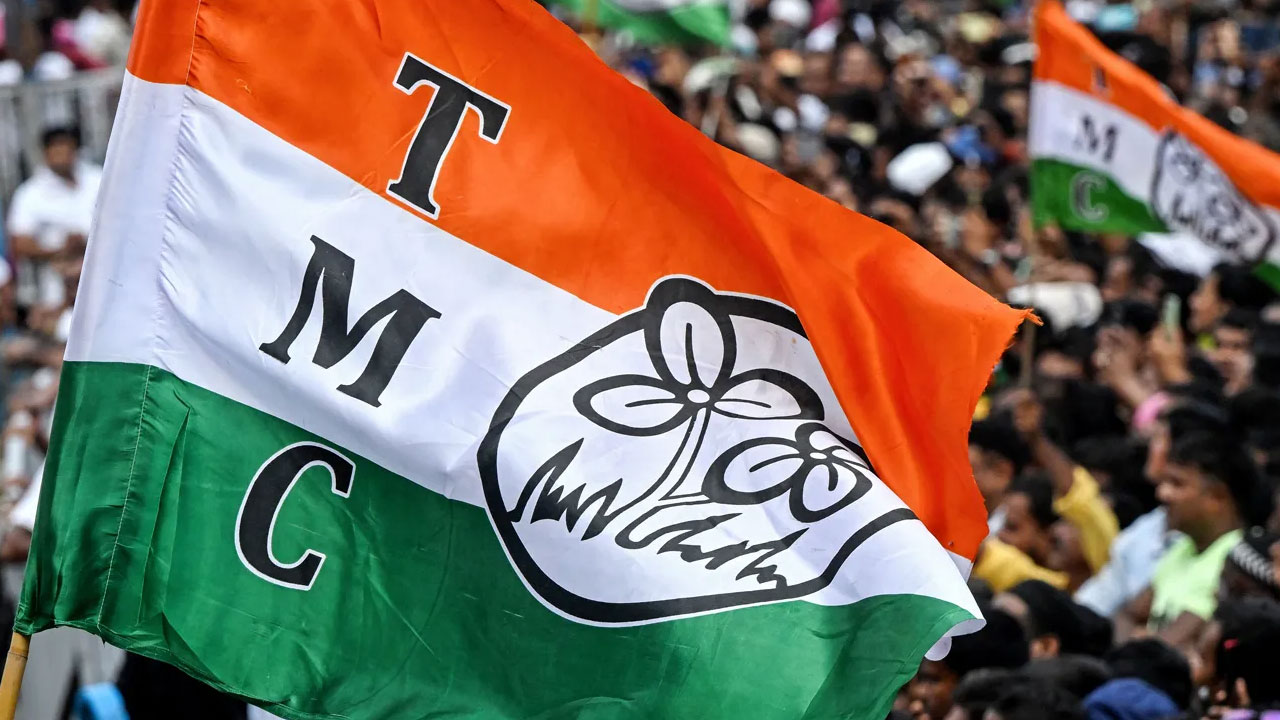 TMC: టీఎంసీ పేరు, ఎన్నిక‌ల గుర్తు తేల్చేందుకు ఈసీకి సుప్రీంకోర్టు డెడ్‌లైన్